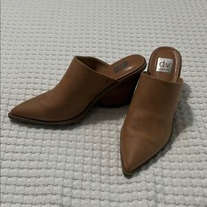 DV by Dolce Vita Women's Tan Pointed Toe Mules
